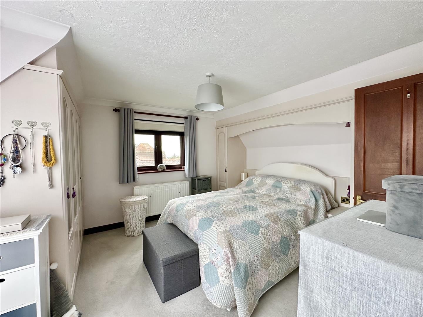 4 bed property in Glenview Close, Hastings